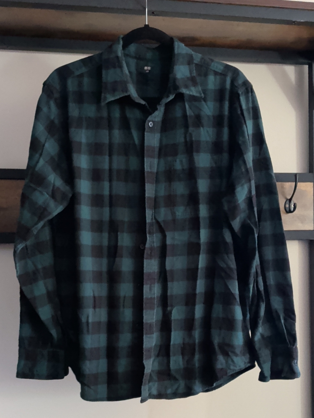 Men's Green and Black Plaid Button-Up Uniqlo Shirt Jacket